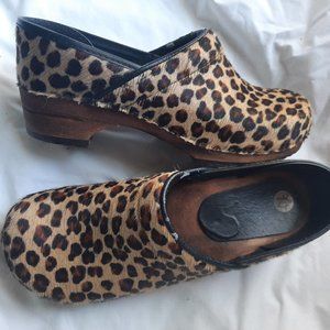 Perfect Santa wood cheetah jungle Clogs 10